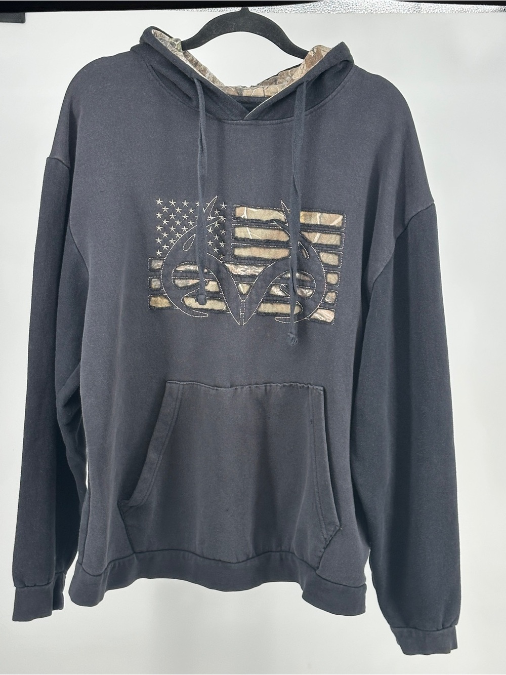Men’s Large Realtree Black Hooded Sweatshirt with Camo-Accented Flag Graphic